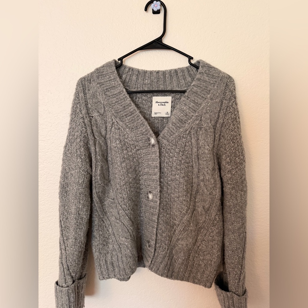 Abercrombie & Fitch Gray Cable-Knit V-Neck Button Cardigan